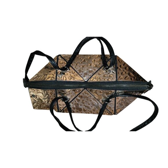 Geometric Metallic Patterned Tote Bag - Picture 4 of 9